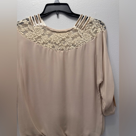 Pink Blouse! - Picture 2 of 3